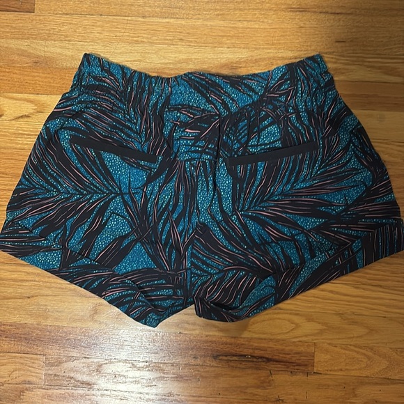 Lululemon Spring Break Away Short - Picture 7 of 7